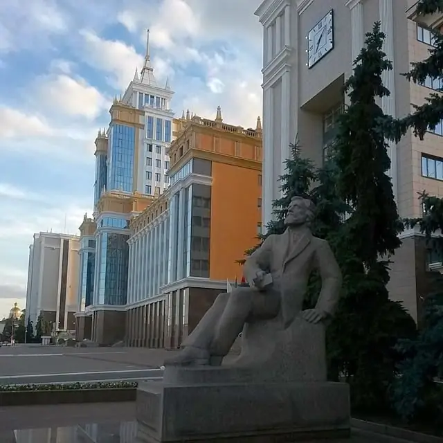 Monument to Ogarev in front of the main building