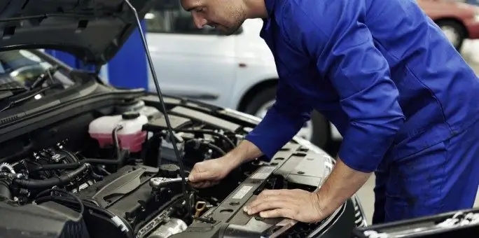 formazione di meccanico di auto