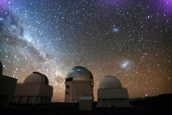 astronomiese waarnemings wat op aarde of in die ruimte gemaak is